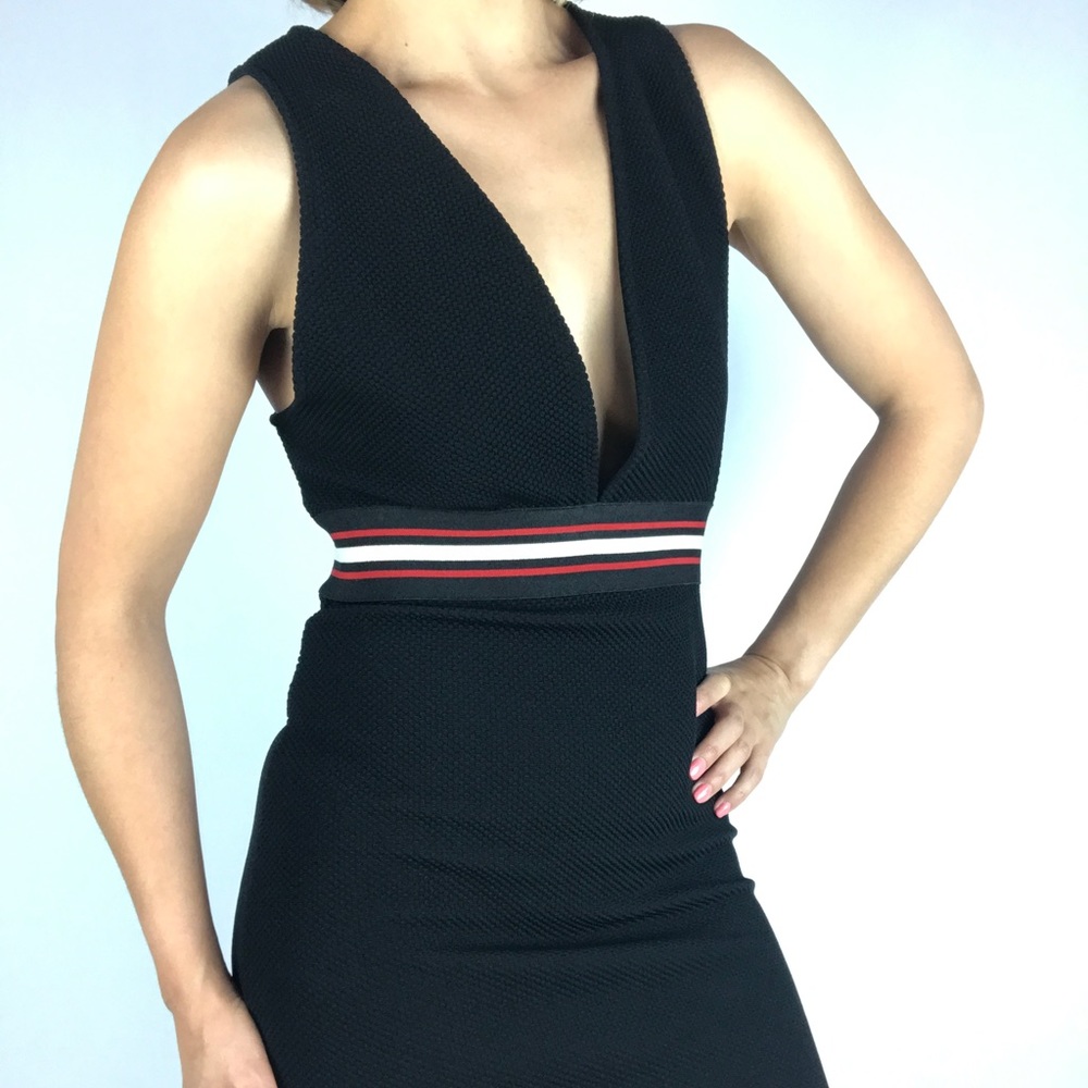 TOPSHOP Blk mini v-neck dress w/ stripe at waist M